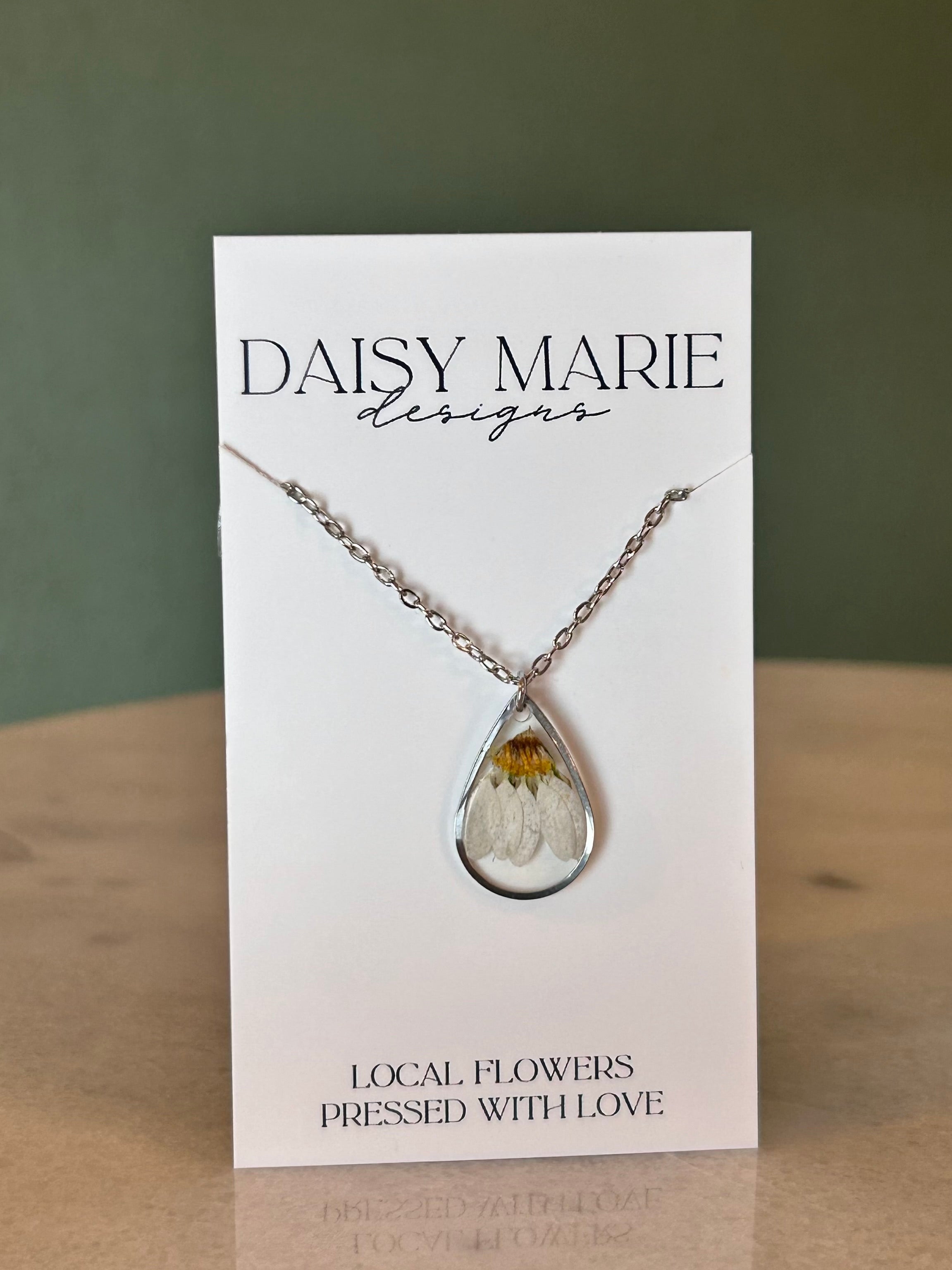 Necklace Daisy, larger pendant- Stainless Steel