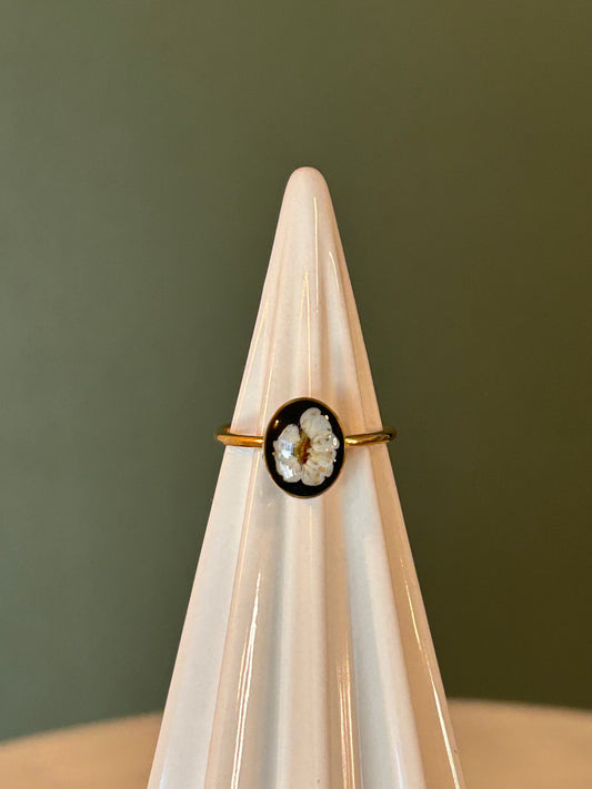 Small oval ring with Wedding Lace- 18k Gold