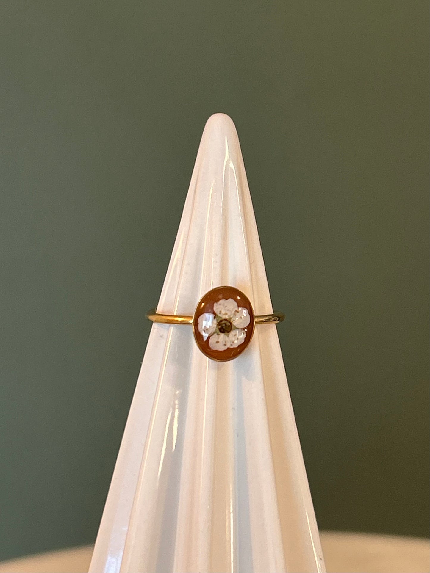 Small oval ring with Wedding Lace- 18k Gold